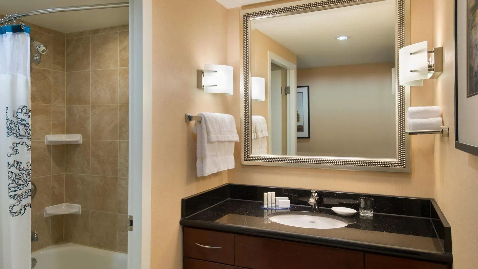 Residence Inn By Marriott Toronto Downtown / Entertainment District 4*,